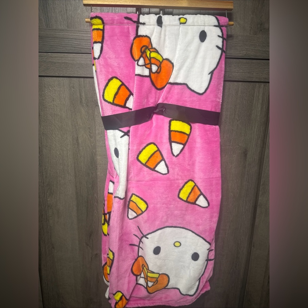 New Hello Kitty & Candy Corn Pink Halloween 60" x 70" Plush Throw Blanket - Picture 2 of 7